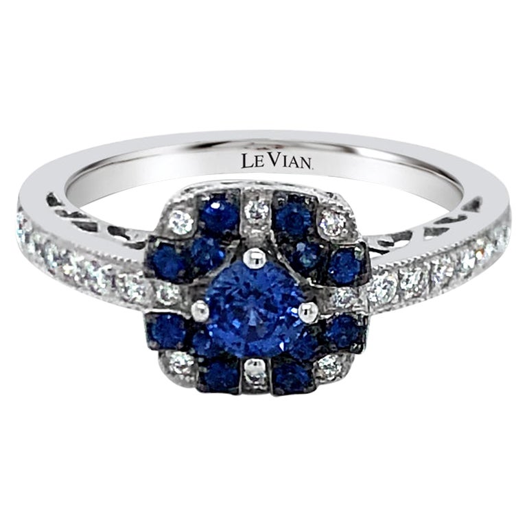 Magnifique bague cocktail carrée LeVian en or blanc 14 carats avec saphir bleu et diamant rond