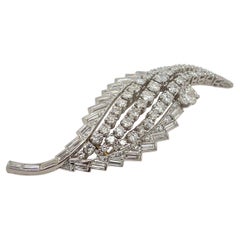 Broche feuille en or blanc 18 carats et platine avec diamants