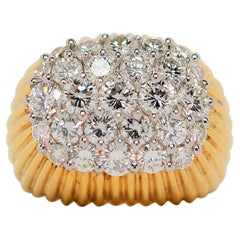 Ring aus Platin und 18 Karat Gelbgold mit Diamanten im runden Brillantschliff, 3,32 Karat.