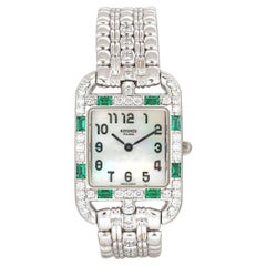 Hermès Cape Cod Montre en or blanc avec diamants:: émeraudes et nacre