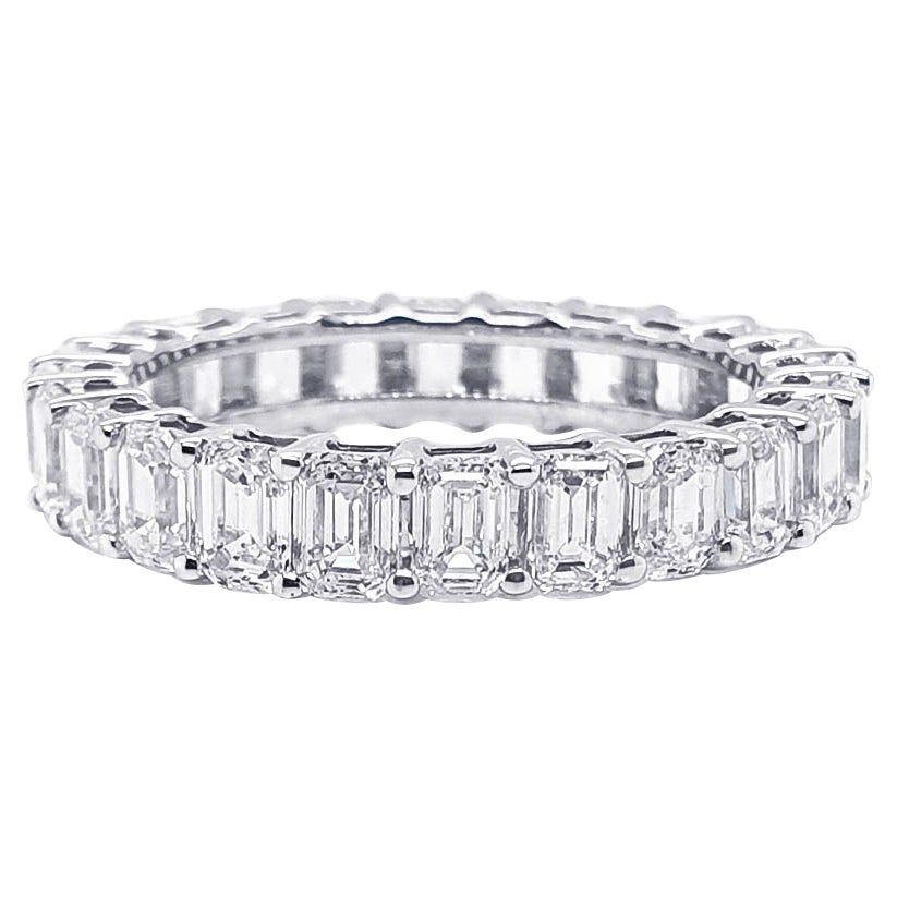 Anillo de oro de 14 quilates con esmeralda de 3,50 quilates