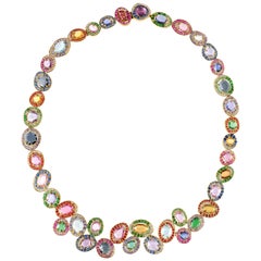 Collier contemporain en or jaune avec pierres précieuses multicolores taillées en rose