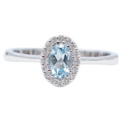 Oval Aquamarine, White Diamonds, 18 Karat White Gold Modern Ring