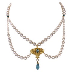 Marina J. London Collier pendentif victorien en topaze bleue:: perle et or jaune 14K &