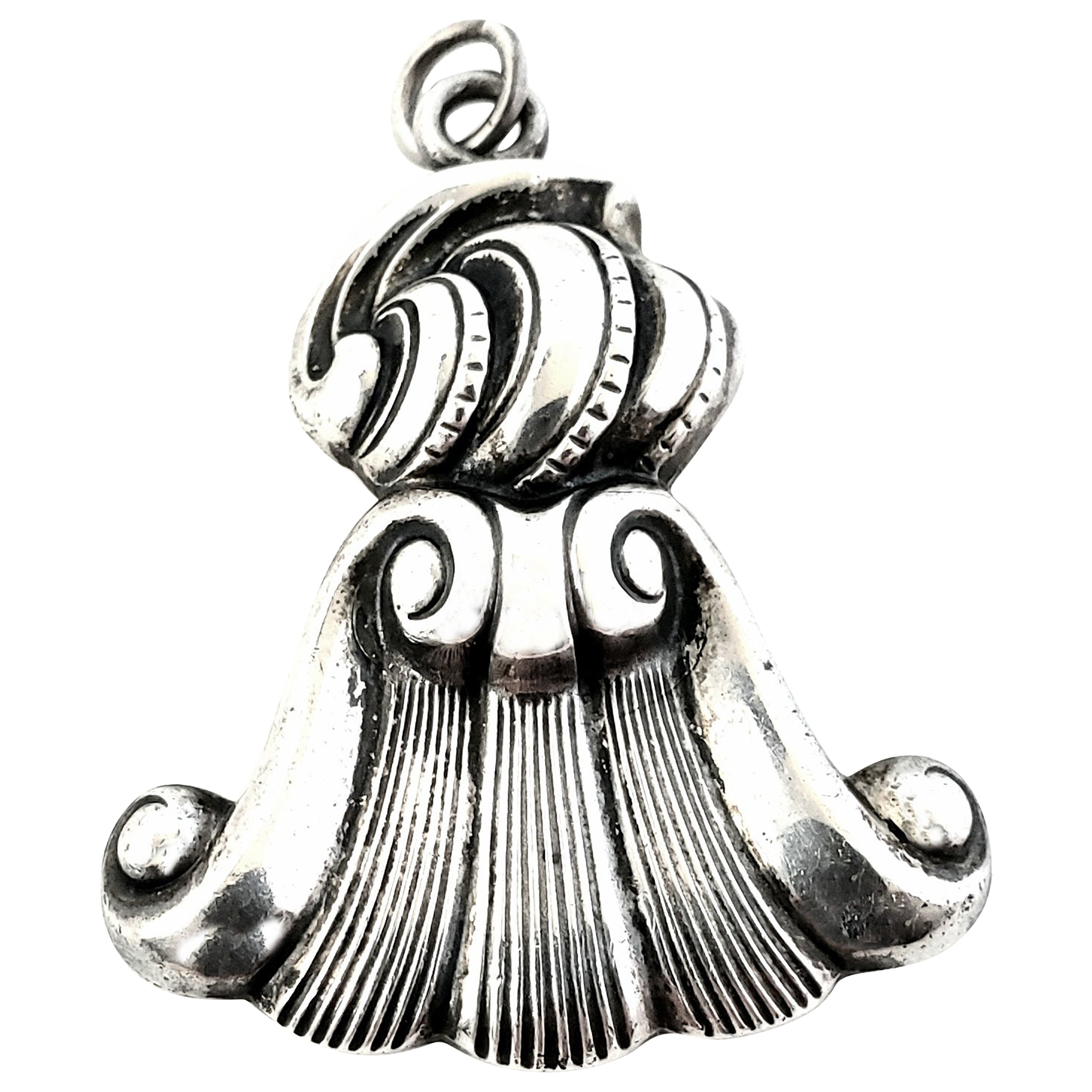 Wallace Sterling Silver Romance of the Sea Shell Tassel Pendant For Sale