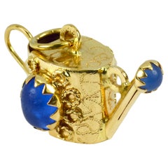 Ciondolo a forma di annaffiatoio in oro giallo 18K