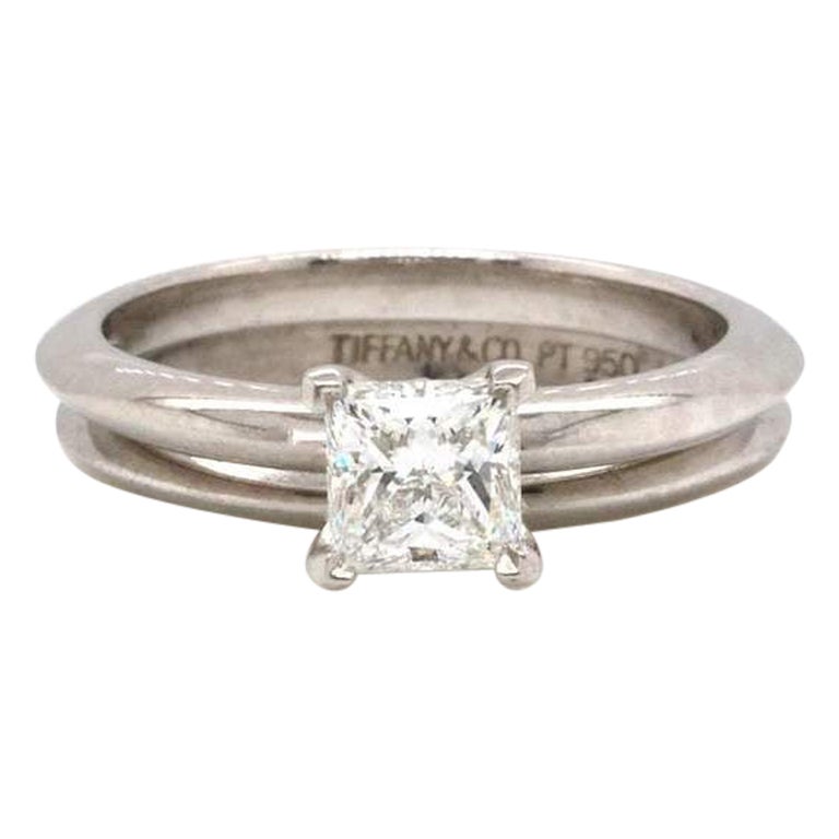 Tiffany and Co. Bague de mariage solitaire à bord couteau en platine avec  diamant princesse de 0,71 ct - En vente sur 1stDibs
