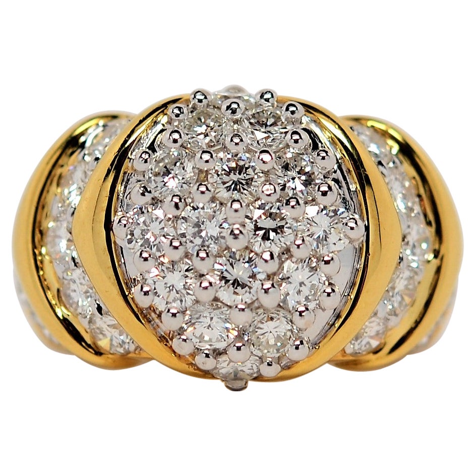 18K Two Tone Gold Ring Set with Round Brilliant Cut Diamonds, 2.89 Carats For Sale