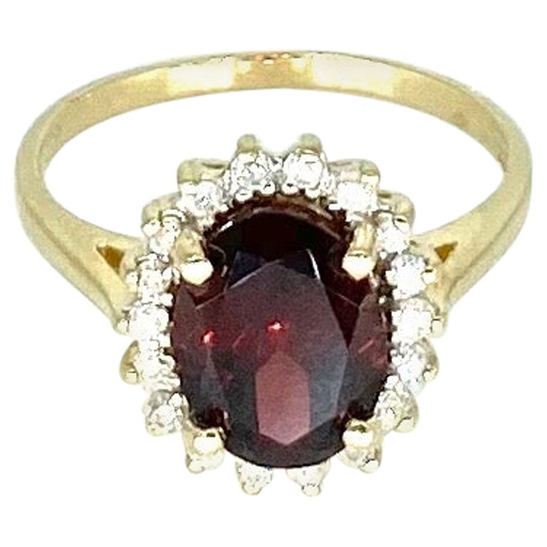 Vintage 2.50 Carat Garnet & Diamonds Cluster Ring For Sale