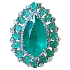 12.70 Carat Emerald Ring Set in 18 Karat Gold with Diamonds