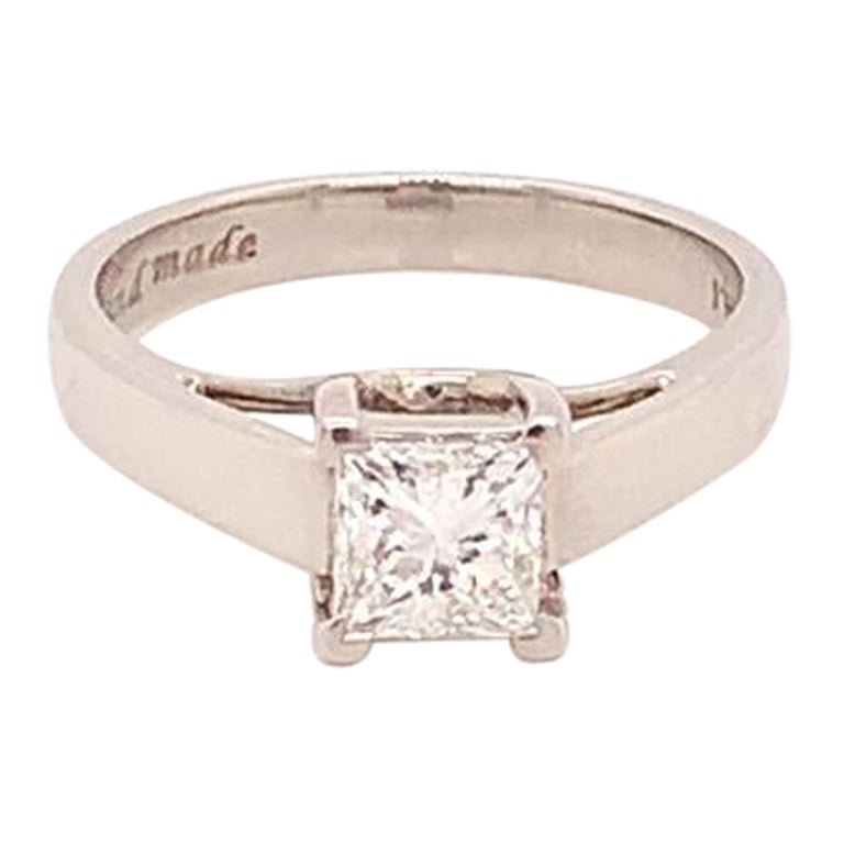 Bague en platine avec diamant solitaire carré brillant de 0,60 carat certifié par le GIA