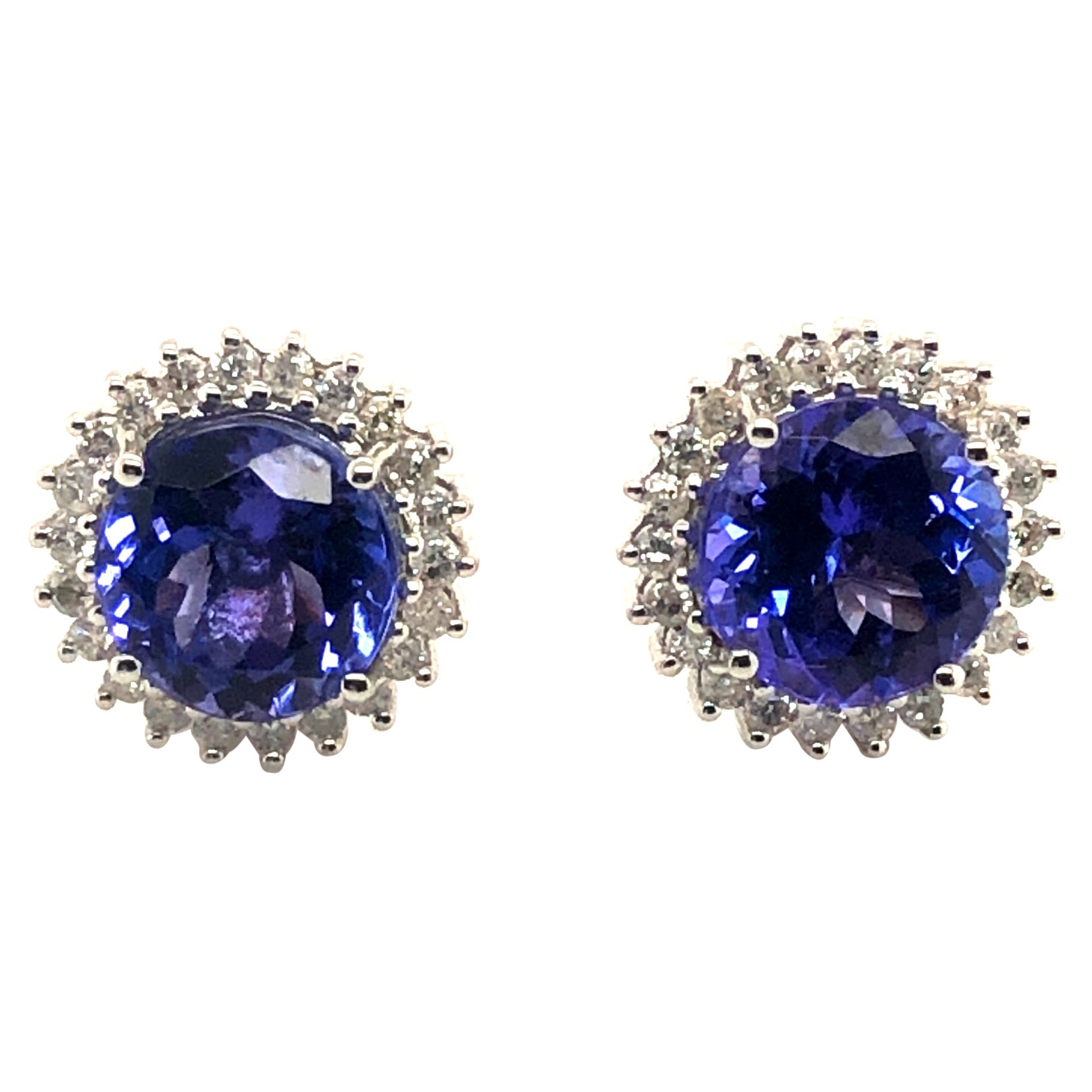 Chanel Gold Textured Heart Charm Stud Evening Earrings For Sale at 1stDibs