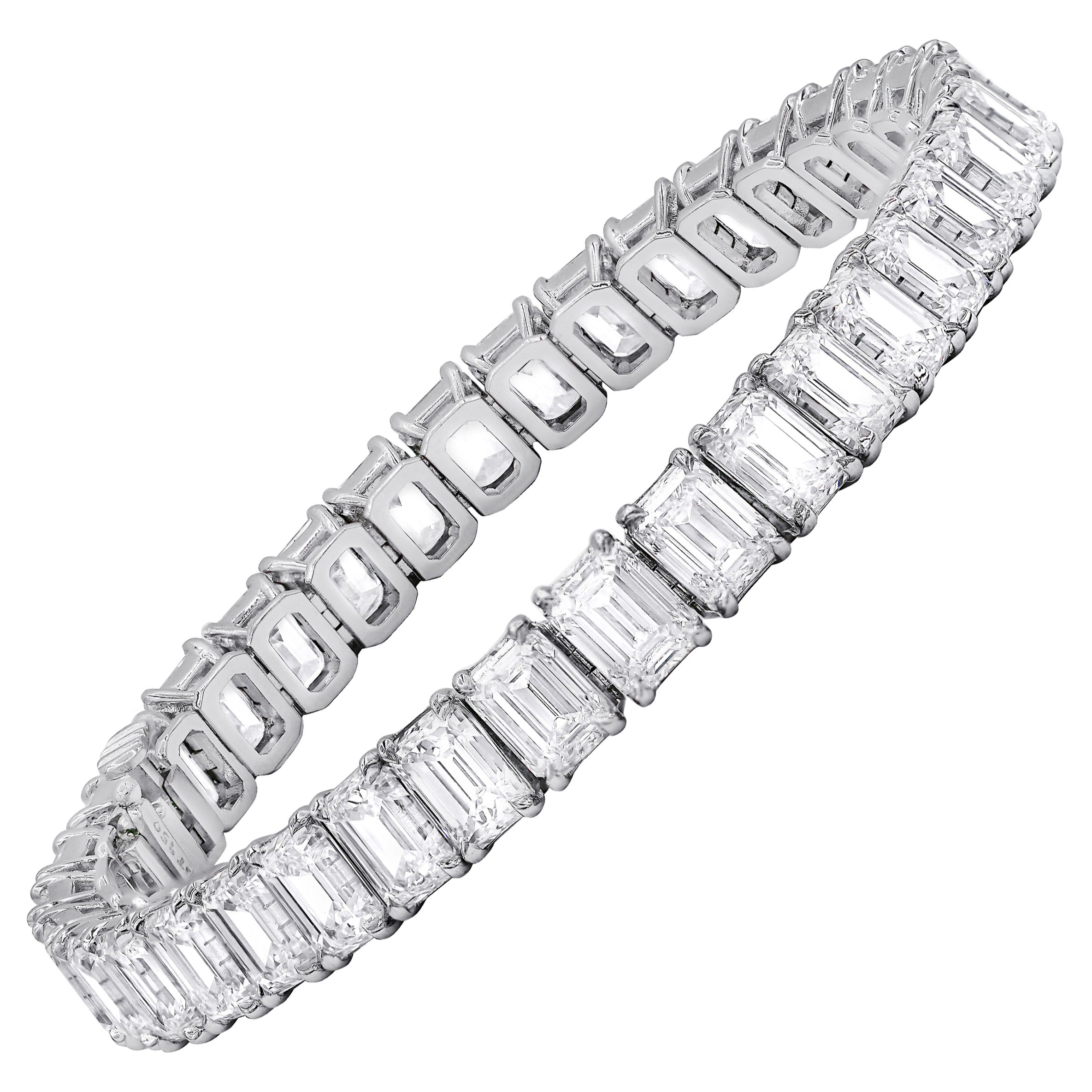Bracelet tennis en platine avec diamant taille émeraude