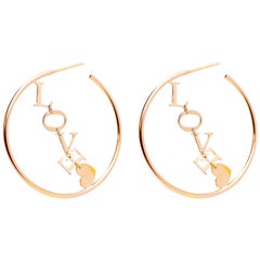 Boucles d'oreilles cercles Love en or jaune 18 carats avec lettres, design artisanal