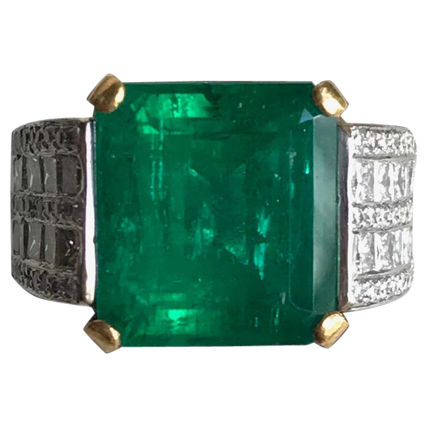 Emerald Ring 9.05 Carat in 18K White and Yellow Gold, Diamonds