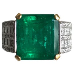 Emerald Ring 9.05 Carat in 18K White and Yellow Gold, Diamonds