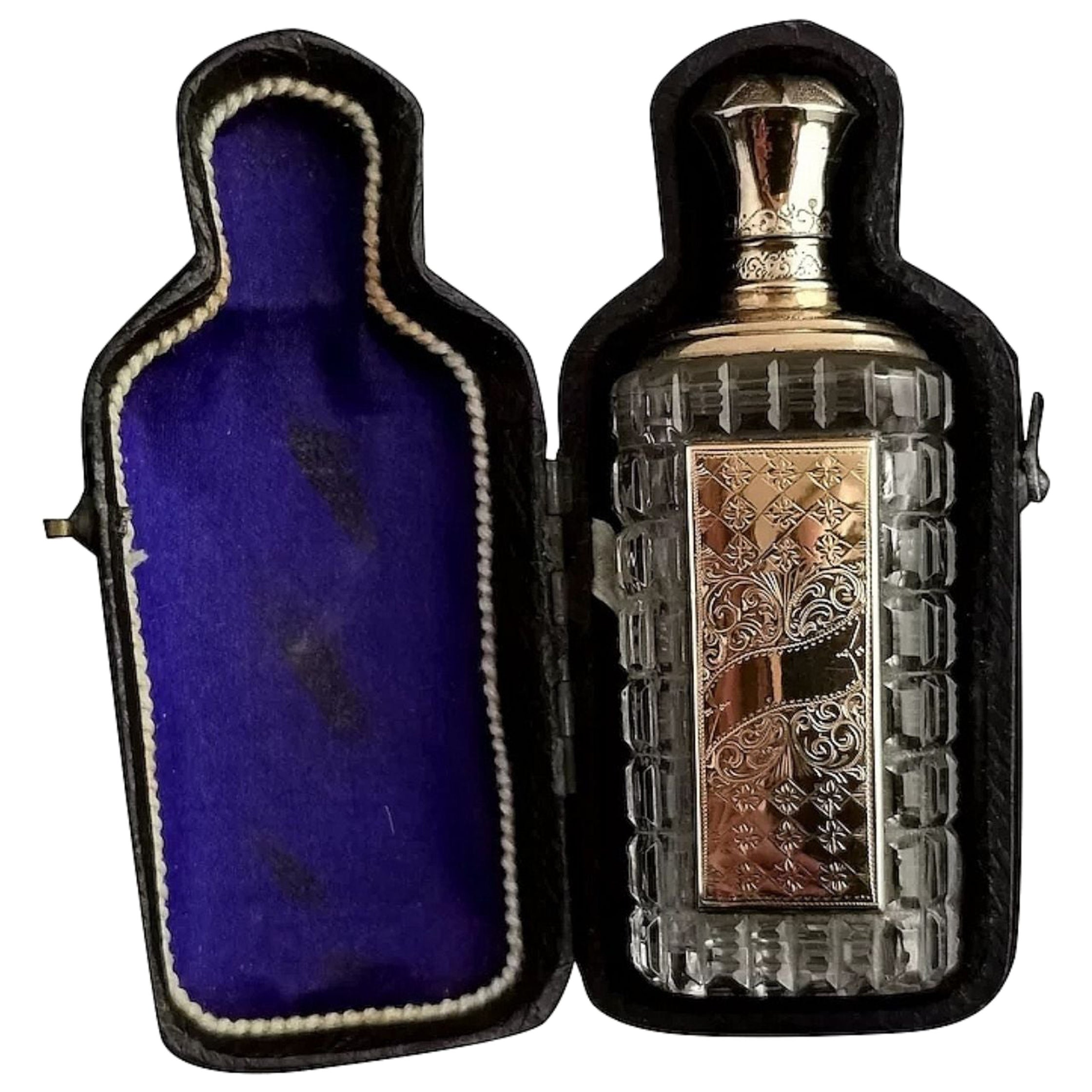 Bouteille à parfum ancienne en verre taillé en or 14 carats, coffret, 19ème siècle en vente