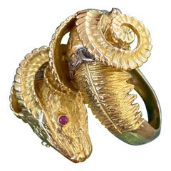 Vintage Zolotas Ring of Two Ram Heads, Gold 18k and Ruby, circa 1970s