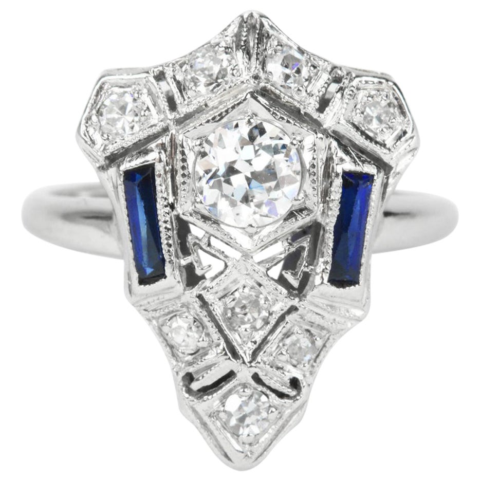 Art Deco-Ring aus Platin mit blauem Saphir und Diamant