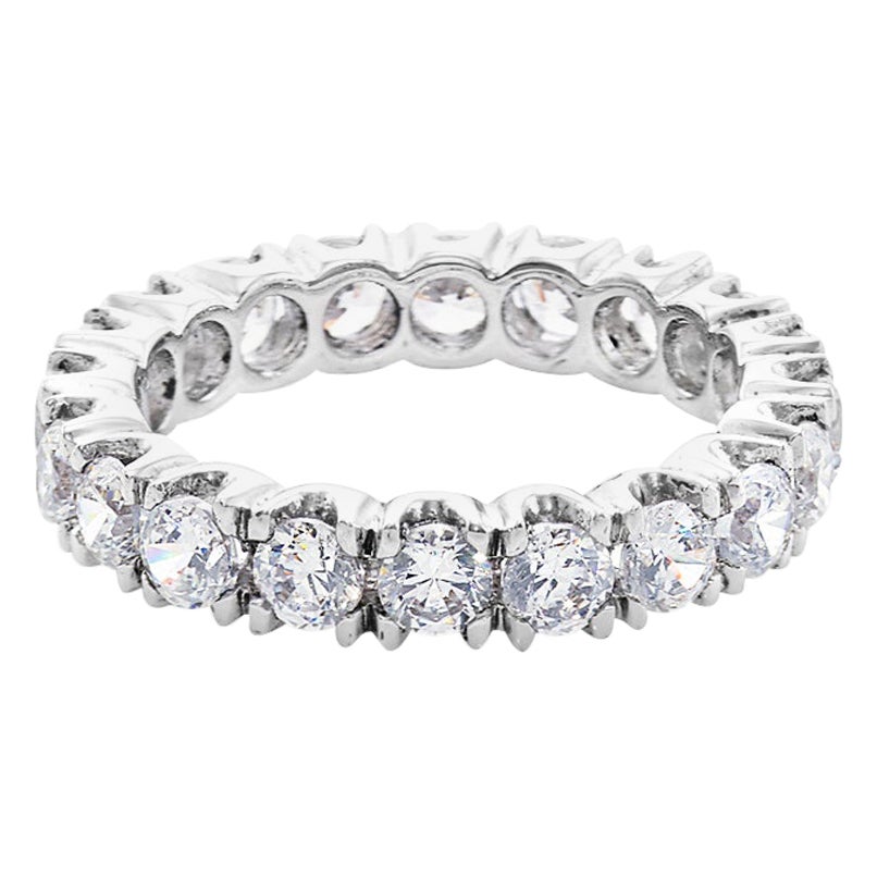 En vente :  Anneau de mariage éternel en or blanc 18 carats avec diamant rond taillé en brillant