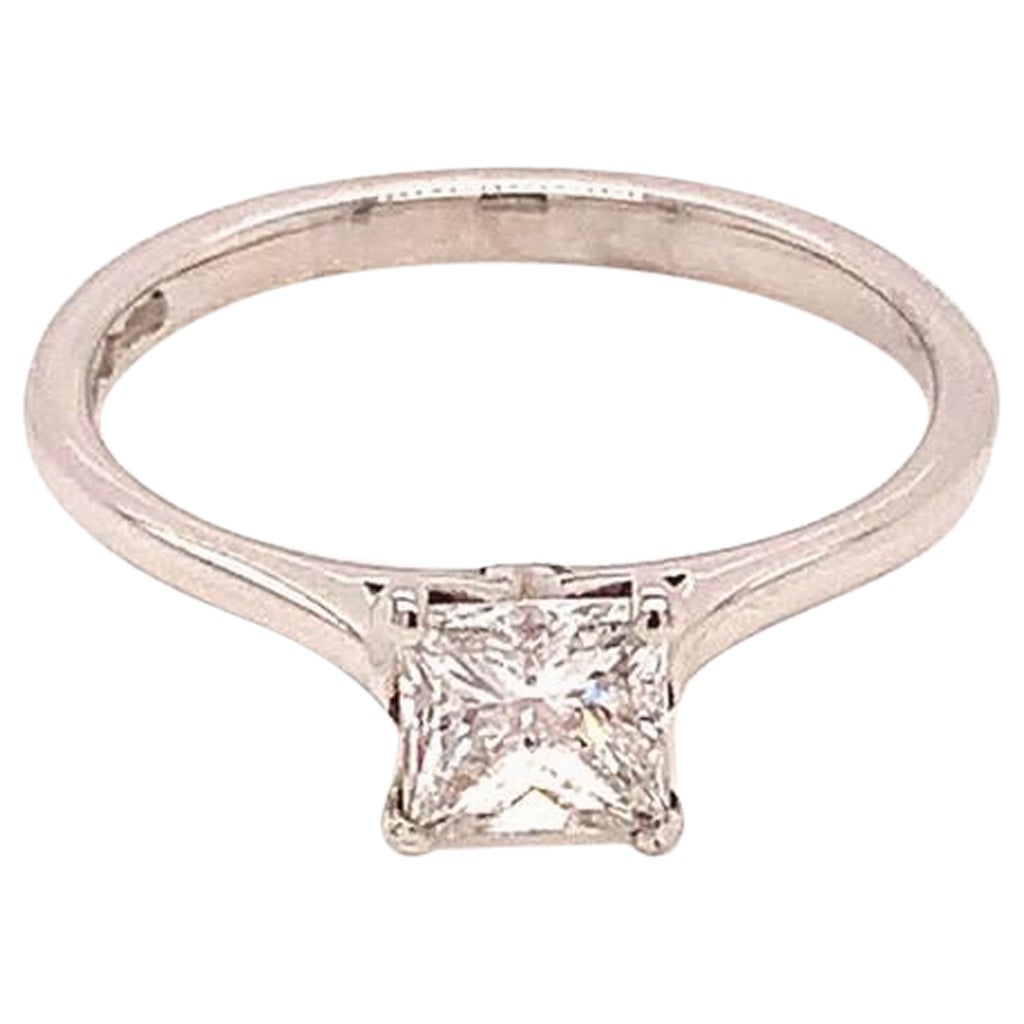 Bague en platine avec diamant solitaire de 0,51 carat de taille carrée certifiée par le GIA en vente