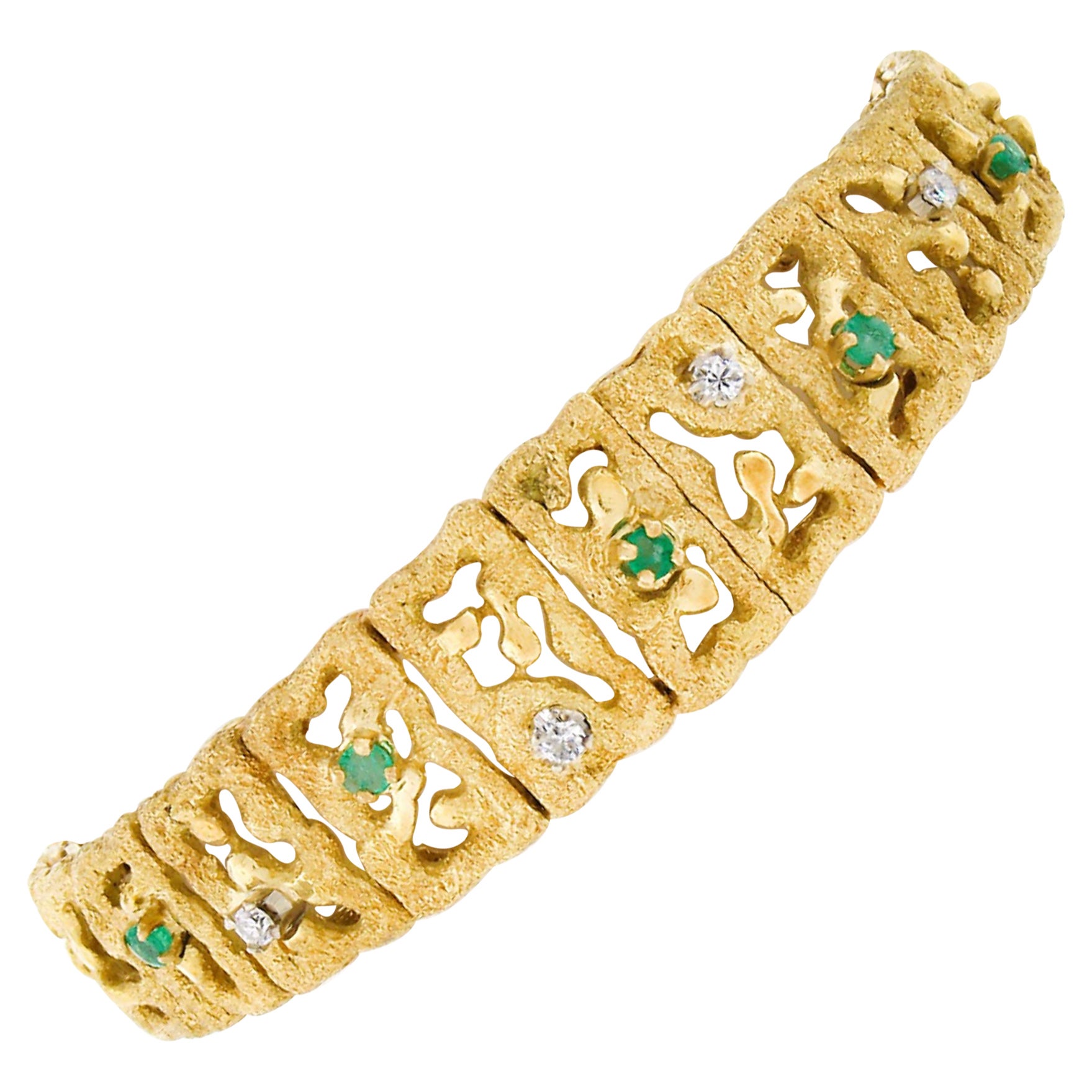 18k Gold 0.46ct Diamond Emerald Open Textured Graduated Strap Statement Bracelet For Sale