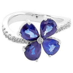 Bague de fiançailles à fleurs en forme de poire avec saphir bleu et diamant de style Tension torsadé
