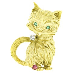 Retro Detailed Textured 18K Gold Diamond Emerald & Ruby Kitten Cat Brooch Pin