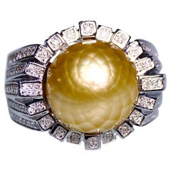 Bague Eostre en or blanc avec perle des mers du Sud à facettes dorées et diamants