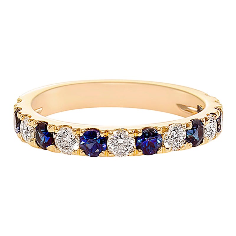 Alliance en or jaune avec demi-bague d'éternité en saphir bleu pavé et diamant