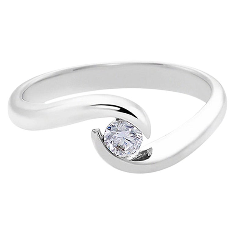 Bague de fiançailles de fiançailles à tension torsadée avec diamant taille ronde brillant de 0,10 carat