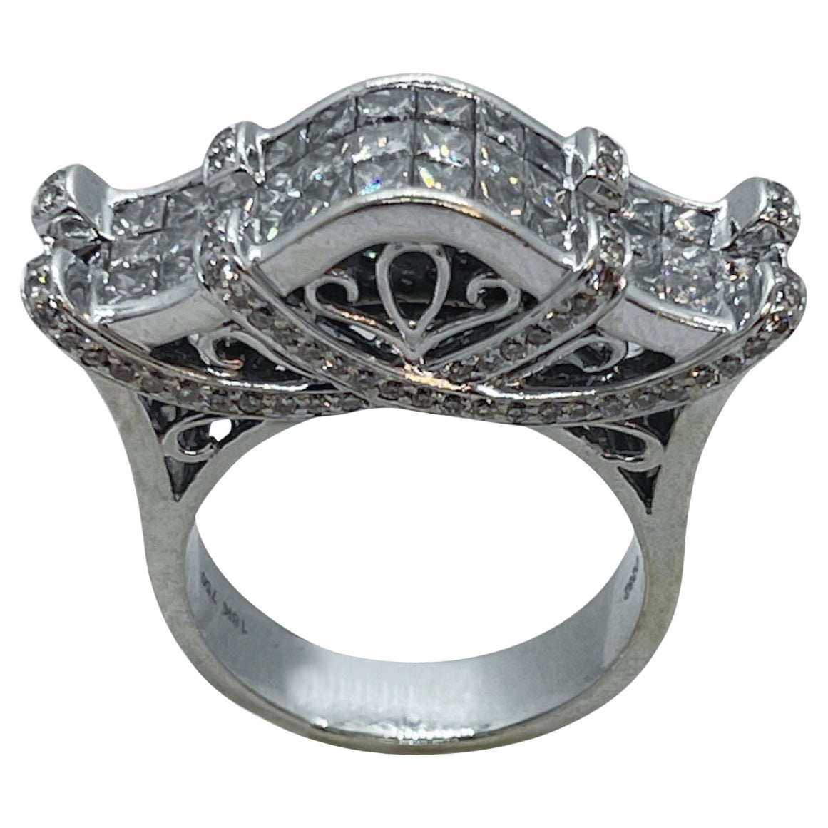 Art Deco Style Diamond Ring 18 Karat White Gold