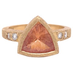 Bague fantaisie d'origine en or jaune avec triangle de citrine et diamants, fabriquée à la main