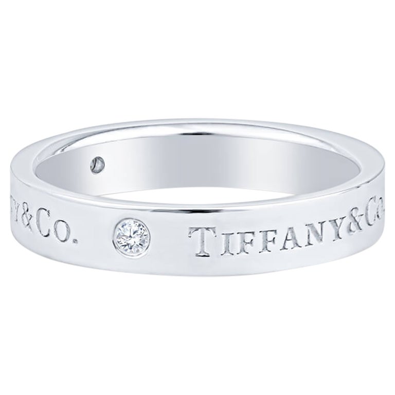 Tiffany & Co. Bague à anneau classique en platine avec 3 diamants ronds brillants