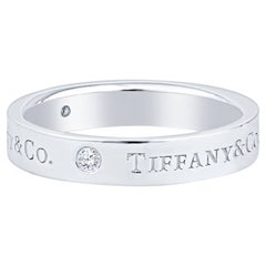 Tiffany & Co. Bague à anneau classique en platine avec 3 diamants ronds brillants