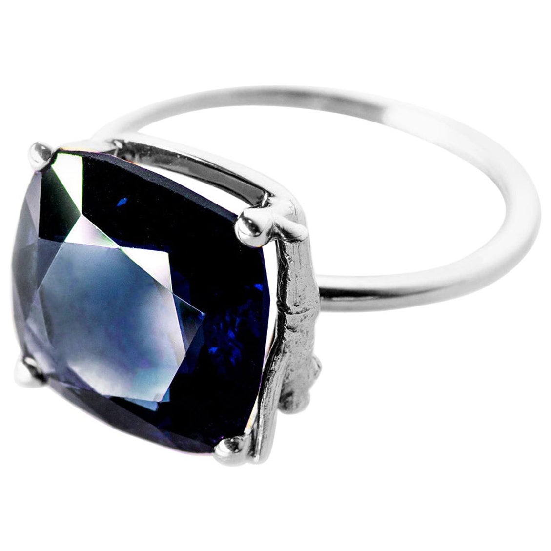 Eighteen Karat White Gold Tea Contemporary Ring with Four Carats Sapphire  For Sale