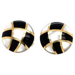 Asch Grossbardt Boucles d'oreilles MOP en or blanc, damier noir et blanc et onyx