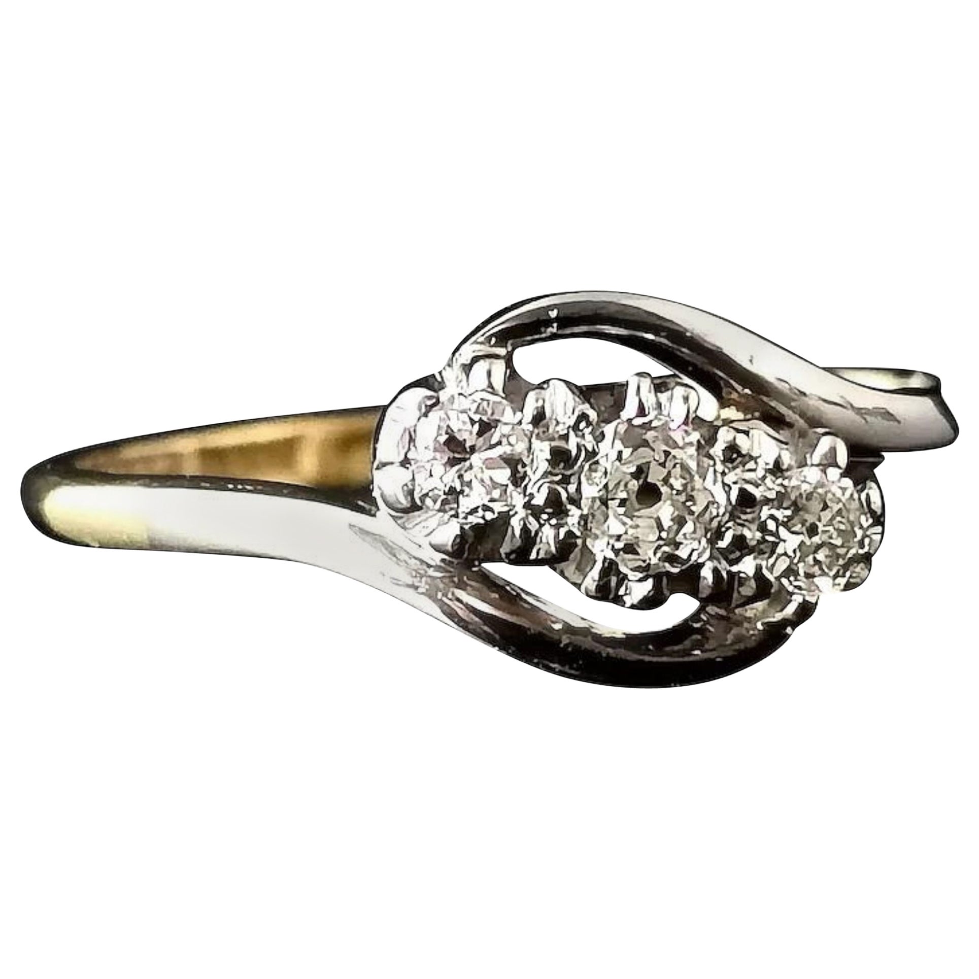 Art Deco Diamond Trilogy Ring, 18 Karat Yellow Gold and Platinum