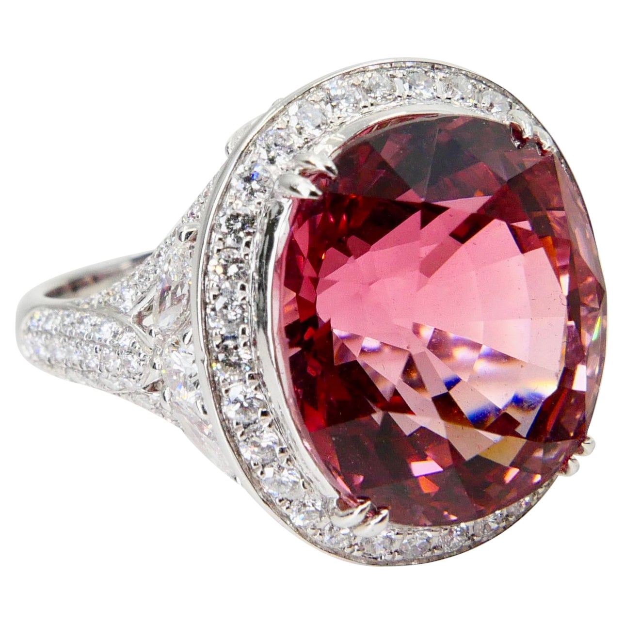 Bague cocktail en tourmaline rose naturelle 17 carats et diamants, grande pièce d'exception