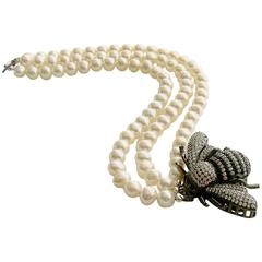 Bumble Bee Clasp Pearl Bracelet