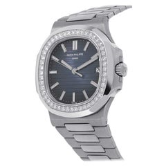 Montre Patek Philippe Nautilus 5713/1G avec lunette en diamant en or blanc 18 carats