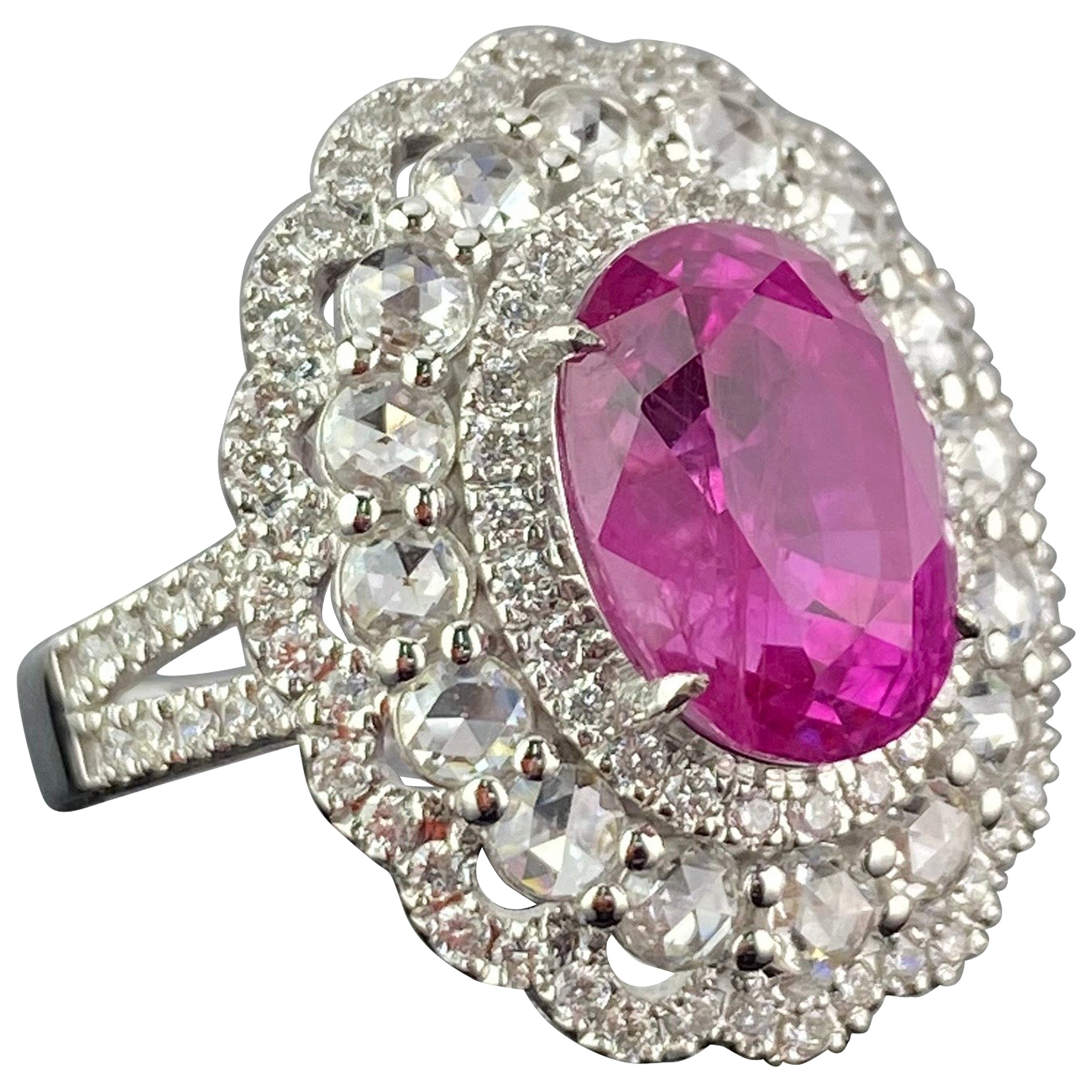 Bague cocktail en rubis et diamants de forme ovale certifiés 6,24 carats en vente