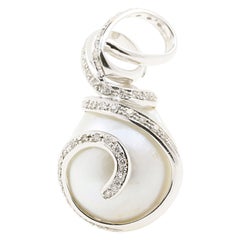 Tahiti Baroque Pearl with Diamonds Pendant on 18K White Gold