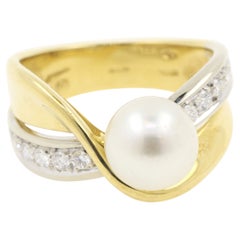 Asayo Japanese Pearl and Diamonds 18 Karat Gold Ring 
