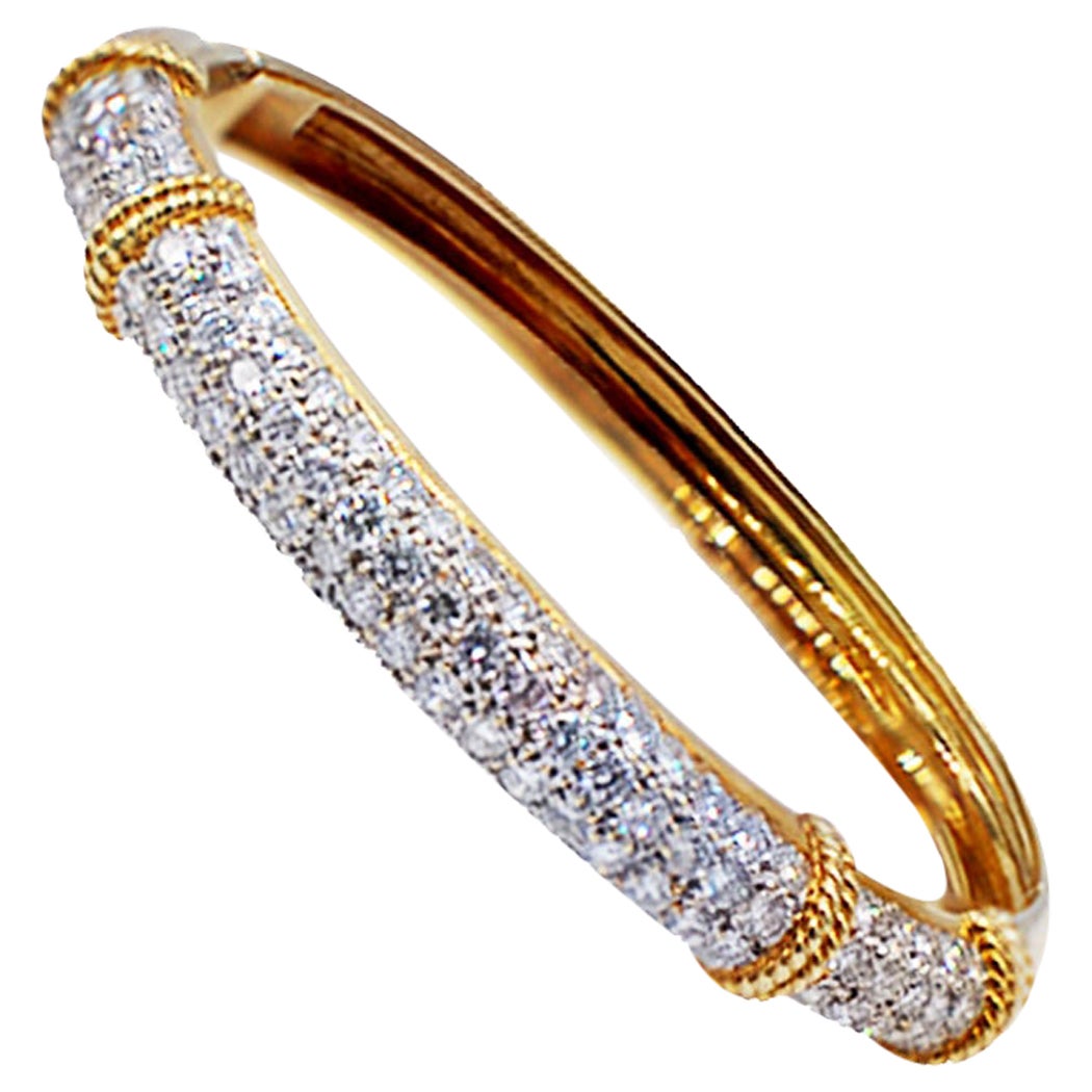 18 Karat Hearts Yellow Gold Bracelet/Bangle with Vs Gh Diamonds For