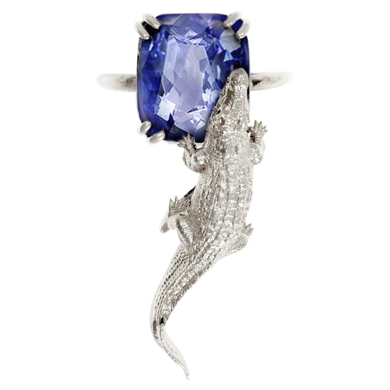 Eighteen Karat White Gold Contemporary Cocktail Ring with No Heat Tanzanite For Sale
