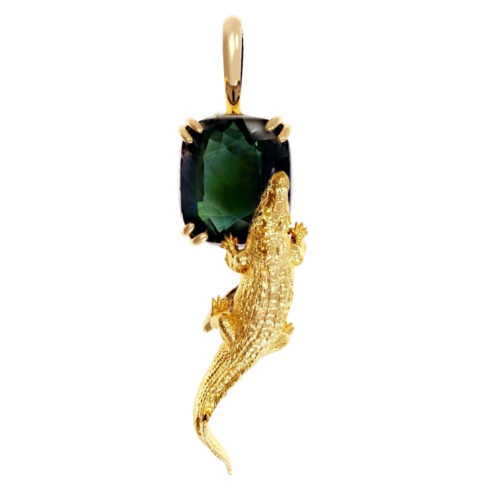 Yellow Gold Pendant Necklace with Eleven Carats Green Sapphire For Sale