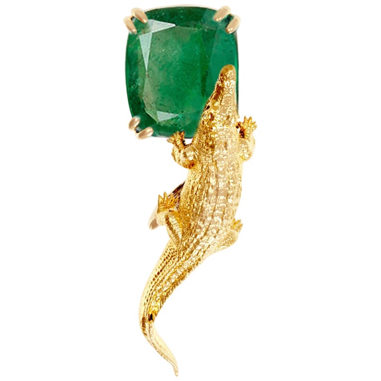 Eighteen Karat Yellow Gold Sculptural Brooch with Cushion Natural Emerald For Sale