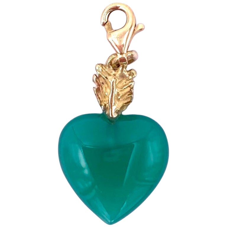 Charme 18 Karats Gold Green Agate Heart Shape Love Feather Handcrafted Pendant For Sale