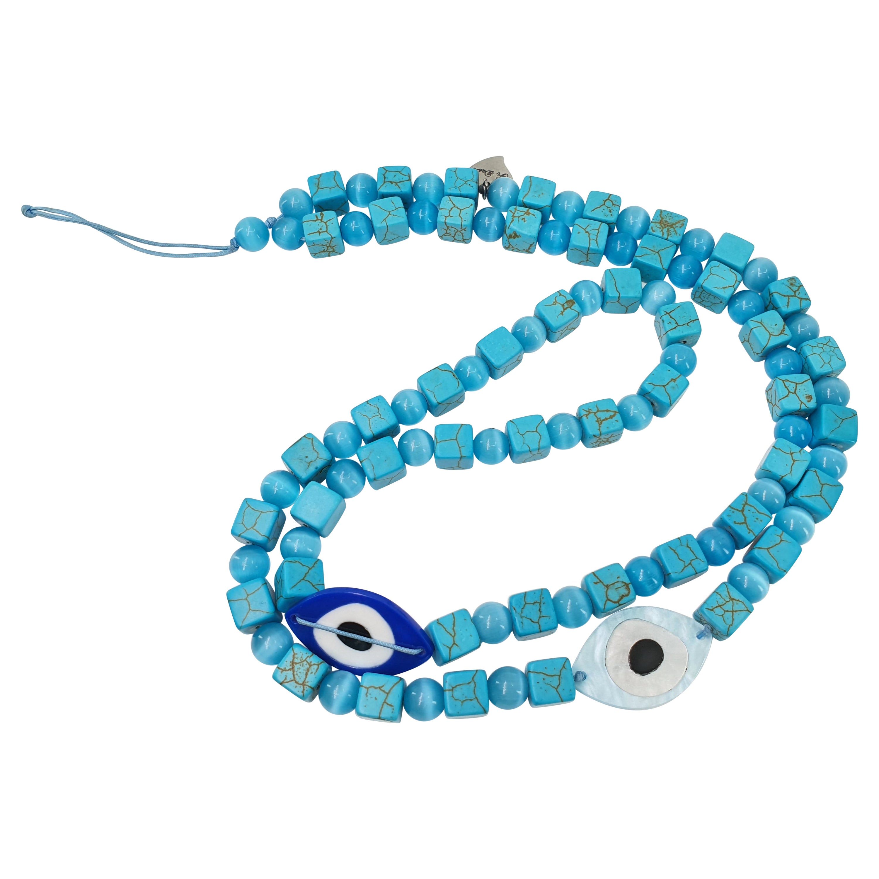 Bracelet en perles carrées turquoise et Howlite et œil de chat bleu avec 2 breloques en vente